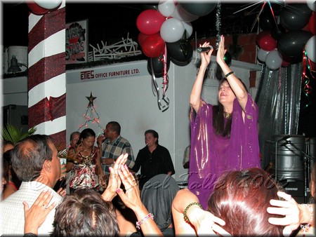 Denyse Plummer thrills crowd.JPG